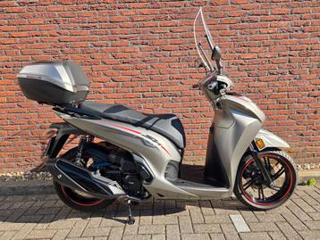 HONDA SH 350I (bj 2023) beschikbaar voor biedingen