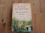 Kate Morton/ Aan de rand van het meer, Ophalen of Verzenden, Zo goed als nieuw