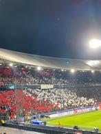 GEZOCHT: Feyenoord seizoenskaart, gele zijde!, Tickets en Kaartjes, Seizoenskaart, Eén persoon, Augustus