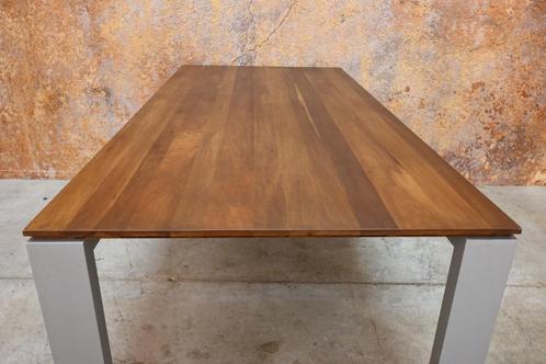 ZGANieuw fraaie notenhouten Arco Graphic design tafel, Huis en Inrichting, Tafels | Eettafels, Zo goed als nieuw, 50 tot 100 cm
