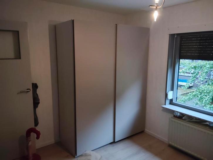 Ikea zweefdeurkast Pax . Gedemonteerd, staat bij de voordeur, Huis en Inrichting, Kasten | Kledingkasten, Gebruikt, 200 cm of meer