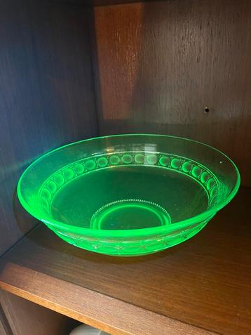Uraniumglas depression glass annagroen Schaal vintage beschikbaar voor biedingen