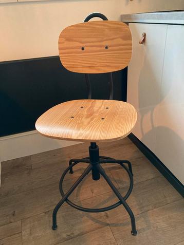 Bureaustoel hout draaibaar  beschikbaar voor biedingen