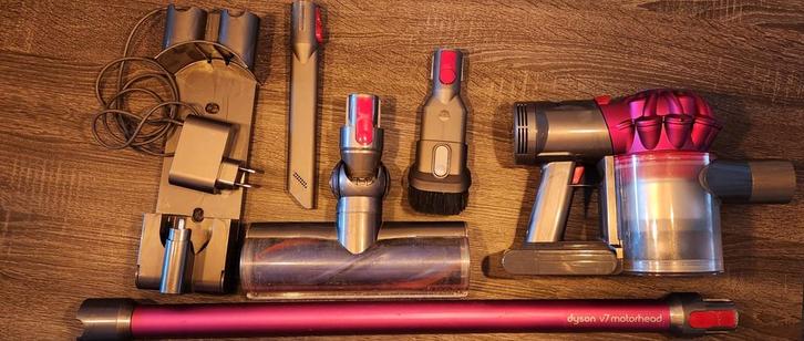 Dyson V7 Motorhead – Klaar voor gebruik – €145, Witgoed en Apparatuur, Stofzuigers, Zo goed als nieuw, Kruimeldief, Minder dan 1200 watt