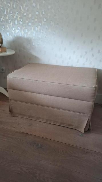 Mooie beige hocker