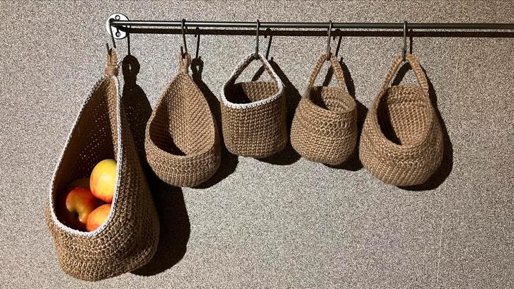 Handgemaakte hangmandjes diverse modellen en maten mogelijk, Huis en Inrichting, Woonaccessoires | Schalen en Manden, Nieuw, Mand