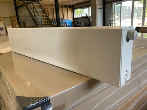 Henrad Everest Plan Plinth vlakke radiator 200 x 1000 T22, Doe-het-zelf en Verbouw, Verwarming en Radiatoren, Nieuw, Radiator