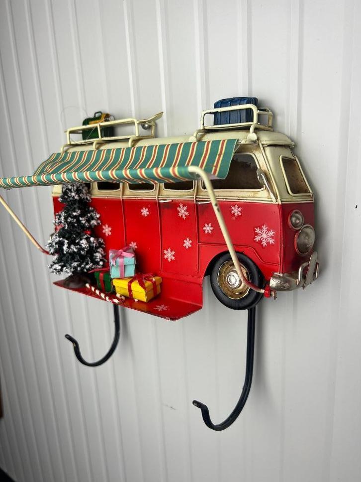 Retro Bus met luifel kerst metalen wandbord met 2 haken Rood, Huis en Inrichting, Woonaccessoires | Wanddecoraties, Nieuw, Ophalen of Verzenden