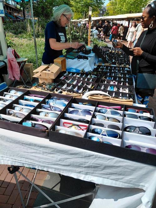 Sublieme partij zonnebrillen, in cassettes., Diversen, Overige Diversen, Nieuw, Ophalen