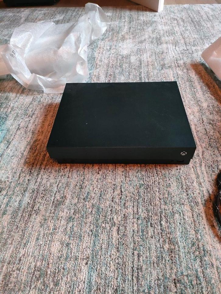 Xbox One X - Krachtige console in topconditie!, Spelcomputers en Games, Spelcomputers | Xbox One, Zo goed als nieuw, Xbox One X