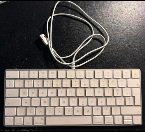 Apple Toetsenbord - Qwerty - Bluetooth, Computers en Software, Toetsenborden, Gebruikt, Qwerty, Bedraad, Ophalen of Verzenden