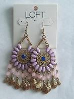 Loft lange goudkleurige lila steentjes hang oorbellen, Sieraden, Tassen en Uiterlijk, Oorbellen, Overige materialen, Hangers, Nieuw