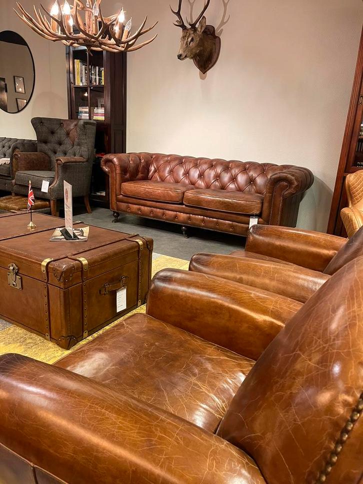 OUTLET Vintage chesterfield banken en fauteuils Cognac leer, Huis en Inrichting, Banken | Bankstellen, Nieuw, Driepersoons, 200 tot 250 cm