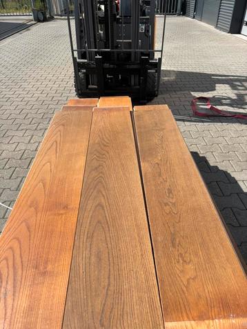 38 m2 eiken multivloer . 24 cm breed 18 mm dik. Toplaag 5 mm beschikbaar voor biedingen