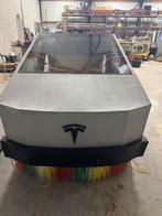 Carnavals wagen. tesla auto met Boels aggregaat., Ophalen, Zo goed als nieuw, Carnaval