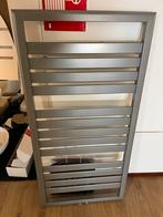 Radiator grijs showmodel, Doe-het-zelf en Verbouw, Verwarming en Radiatoren, Radiator, Ophalen of Verzenden, Zo goed als nieuw