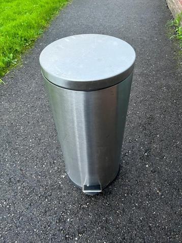 Prullenbak beschikbaar voor biedingen