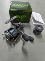 NIEUWE Shakespeare SKP FS4000 runner univ.molen 5bb +r.spoel, Watersport en Boten, Hengelsport | Karpervissen, Ophalen of Verzenden