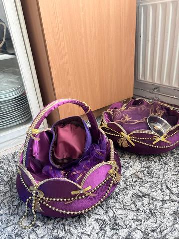 Decoratieve Paarse Manden Set beschikbaar voor biedingen