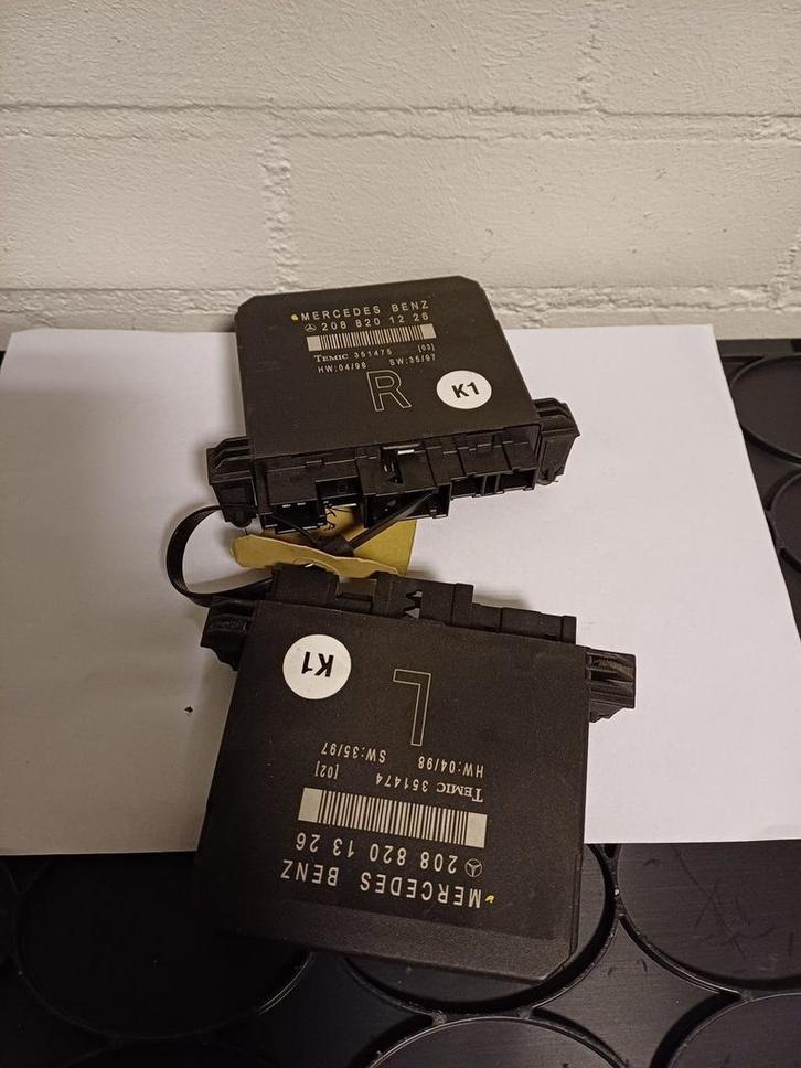 Mercedes-Benz CLK C-Klasse Comfort Module 2088201226 Rechts, Auto-onderdelen, Elektronica en Kabels, Mercedes-Benz, Gebruikt, Ophalen of Verzenden