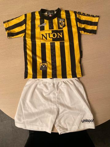 Vitesse shirt en broek - Maat 110 - Zo goed als nieuw beschikbaar voor biedingen