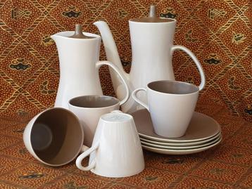 Mooi oud vintage Engels theeservies van Poole porselein. beschikbaar voor biedingen