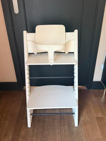 Orginele witte tripp trapp nieuw model met babyset beschikbaar voor biedingen