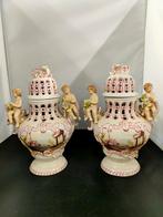 Meissen Porseleinen Potpourri Vazen met Putti, Antiek en Kunst, Ophalen of Verzenden