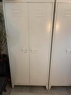 Twee metalen kledingkasten, Ophalen, Gebruikt