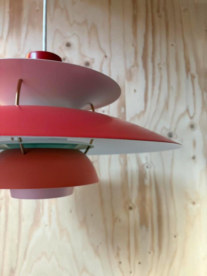 Louis Poulsen PH5 rood/roze/groen nieuw model, Huis en Inrichting, Lampen | Hanglampen, Zo goed als nieuw, Minder dan 50 cm, Metaal