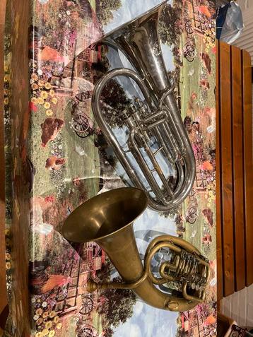 Tuba en klein tenorhorn beschikbaar voor biedingen
