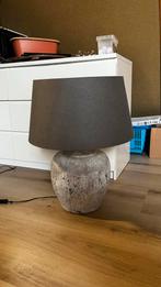 Zware beton tafellamp met kap, Huis en Inrichting, Lampen | Tafellampen, Ophalen of Verzenden, Gebruikt, Stof, Minder dan 50 cm