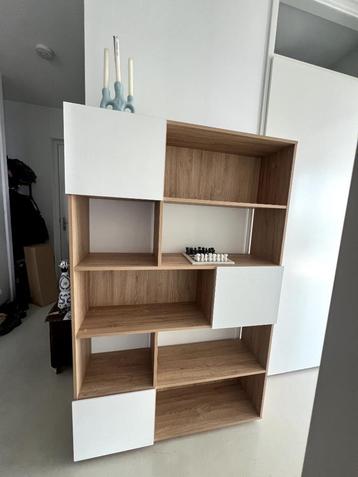 Mooie wandkast (172h x 110b x 30d) beschikbaar voor biedingen