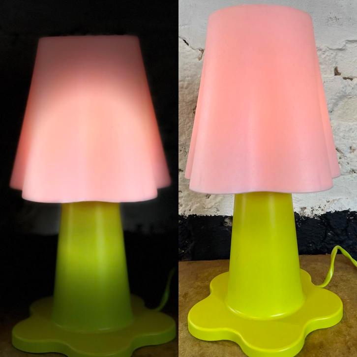 Vintage Ikea Mammut lamp groen roze kunststof, Huis en Inrichting, Lampen | Tafellampen, Gebruikt, Minder dan 50 cm, Kunststof