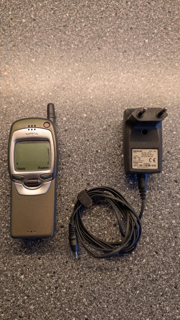 Zeldzame Nokia 7110 met lader, Gebruikt, Schuifmodel, Geen camera, Fysiek toetsenbord