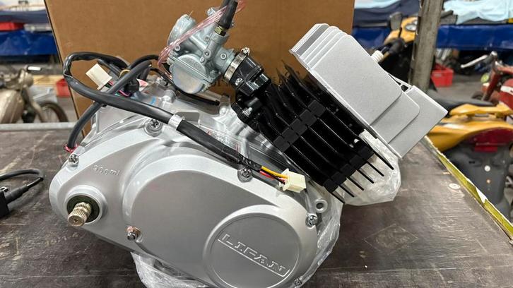 Suzuki / Lifan 100cc motor nieuw ! Incl uitlaat, Motoren, Onderdelen | Suzuki, Nieuw, Ophalen of Verzenden