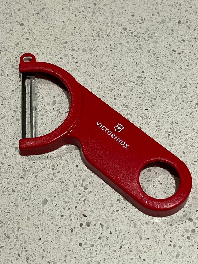 Te koop: Victorinox Peeler / dunschiller, Ophalen of Verzenden, Zo goed als nieuw