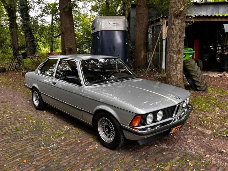 BMW 3-serie 323i, Auto's, BMW, Bedrijf, Te koop, 3-Serie, Benzine, Sedan, Handgeschakeld, Geïmporteerd, Zilver of Grijs, Achterwielaandrijving