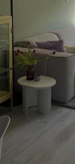 Wit bijzettafeltje hout asymmetrisch, Huis en Inrichting, Tafels | Bijzettafels, Ophalen, Zo goed als nieuw, Rond, Minder dan 55 cm