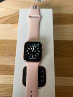 Apple Watch 5 series met lader hoesje en nieuw bandje, Sieraden, Tassen en Uiterlijk, Smartwatches, Ophalen of Verzenden, IOS