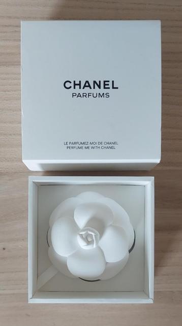 CHANEL Ceramic Camelia Flower Perfume Diffuser (VIP item) beschikbaar voor biedingen