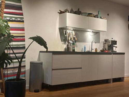 Moderne witte keuken compleet met apparatuur, Huis en Inrichting, Keuken | Complete keukens, Zo goed als nieuw, Wit, Ophalen