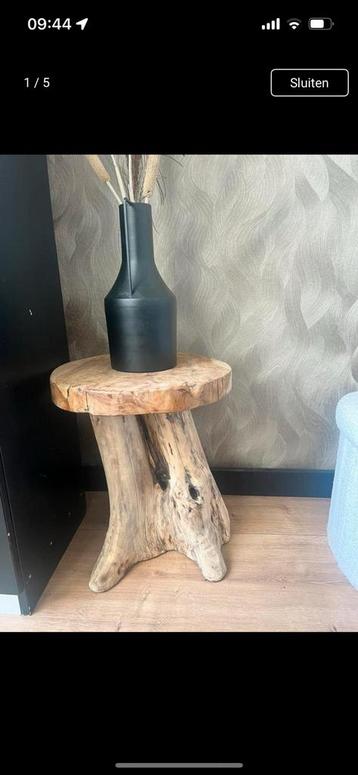 Robuust houten tafeltje – 47 cm hoog beschikbaar voor biedingen