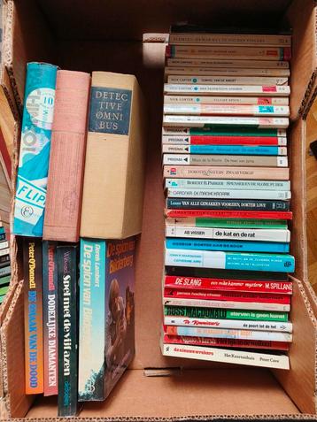 Detectives, thrillers & spionage – een doos vol spanning! beschikbaar voor biedingen