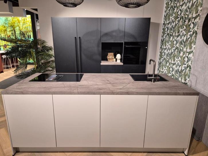 Houtfineer keuken met afp eiland, Huis en Inrichting, Keuken | Complete keukens, Zo goed als nieuw, Overige typen, Composiet, Met kookeiland