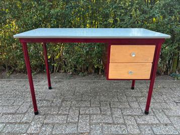 Vintage / retro bureau beschikbaar voor biedingen