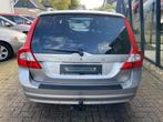 Volvo V70 2.5FT Momentum Automaat H.LEER / XENON / TREKHAAK, Auto's, Gebruikt, Zwart, Bruin, Leder en Stof