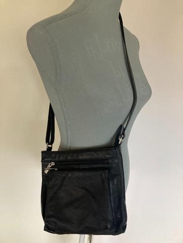 Nieuw, zwart leren tas met verstelbare schouderband beschikbaar voor biedingen