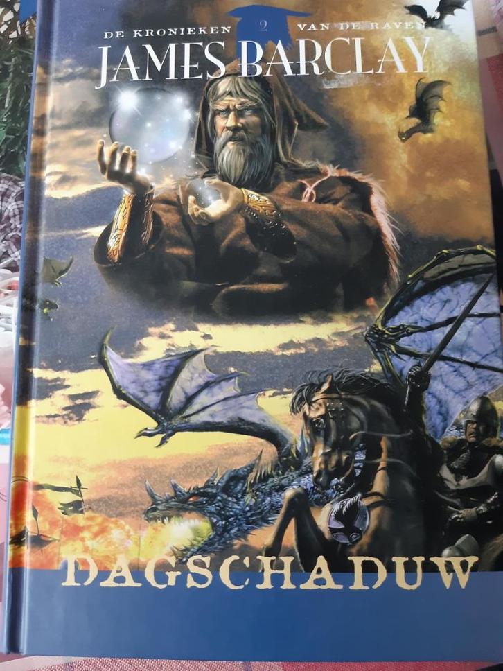 James Barclay:de kronieken van de raven.dagschaduw hardcover, Boeken, Fantasy, Gelezen, Ophalen