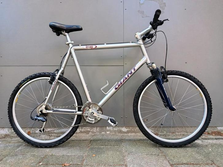 MTB Giant Terrago
met 24 versnellingen Shimano Deore LX-65cm, Fietsen en Brommers, Fietsen | Mountainbikes en ATB, Zo goed als nieuw